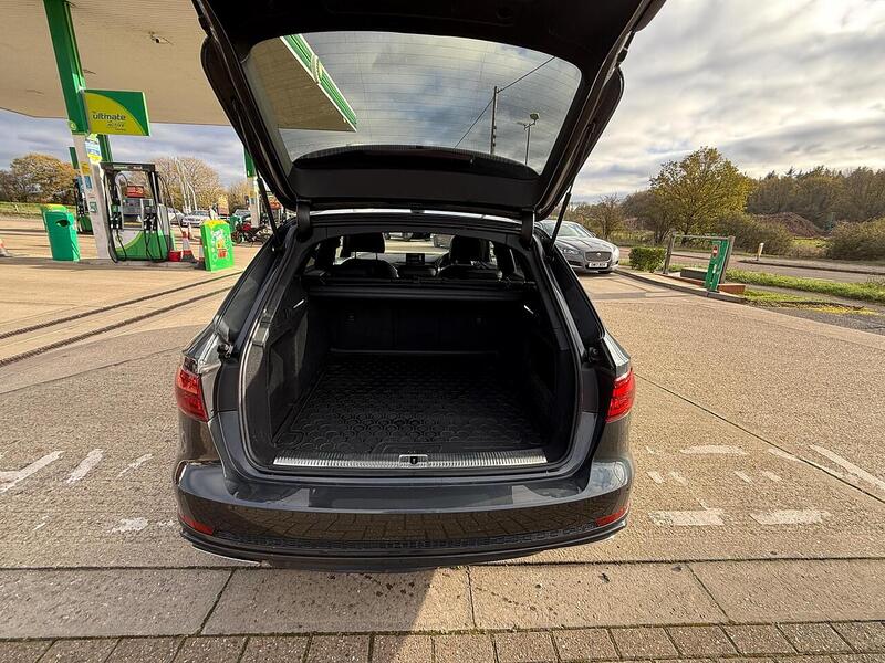Audi A4 Avant 2.0 TFSI 35 Black Edition Estate 5dr Petrol Manual Euro 6 (s/s) (150 ps) - U10003532