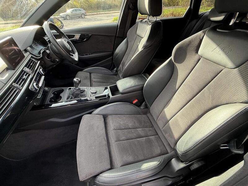 Audi A4 Avant 2.0 TFSI 35 Black Edition Estate 5dr Petrol Manual Euro 6 (s/s) (150 ps) - U10003532