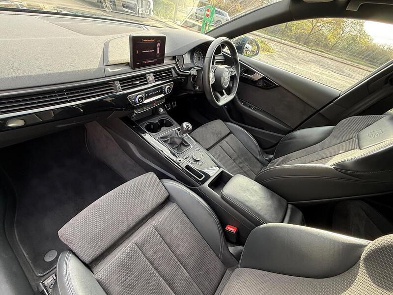 Audi A4 Avant 2.0 TFSI 35 Black Edition Estate 5dr Petrol Manual Euro 6 (s/s) (150 ps) - U10003532