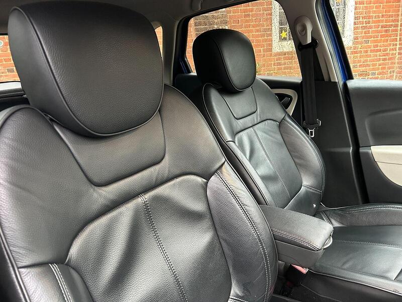 Renault Captur 0.9 TCe ENERGY GT Line SUV 5dr Petrol Euro 6 (s/s) (90 ps) - U10003542