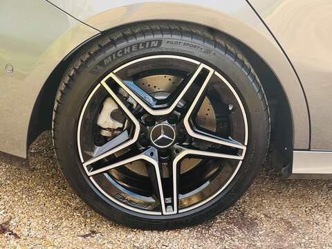 Mercedes-Benz A Class 2.0 A35 AMG (Premium Plus) SpdS DCT 4MATIC Euro 6 (s/s) 5dr - U10003543