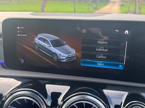 Mercedes-Benz A Class 2.0 A35 AMG (Premium Plus) SpdS DCT 4MATIC Euro 6 (s/s) 5dr - U10003543