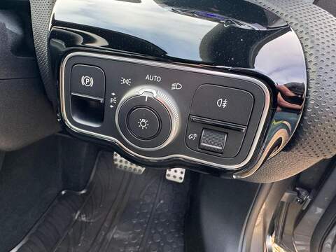 Mercedes-Benz A Class 2.0 A35 AMG (Premium Plus) SpdS DCT 4MATIC Euro 6 (s/s) 5dr - U10003543