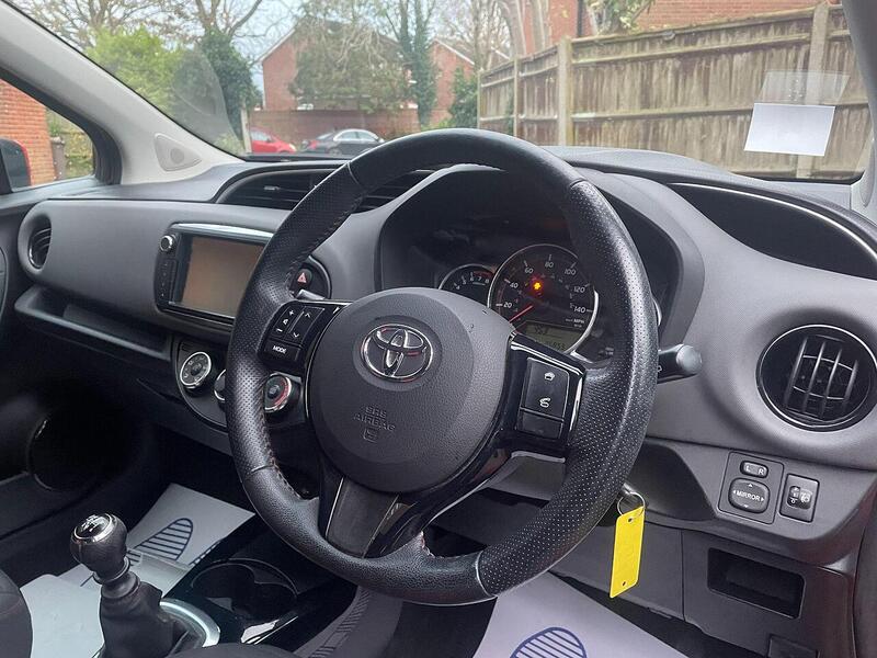Toyota Yaris 1.33 Dual VVT-i Sport Hatchback 5dr Petrol Manual Euro 5 Euro 5 (99 ps) - U10003549