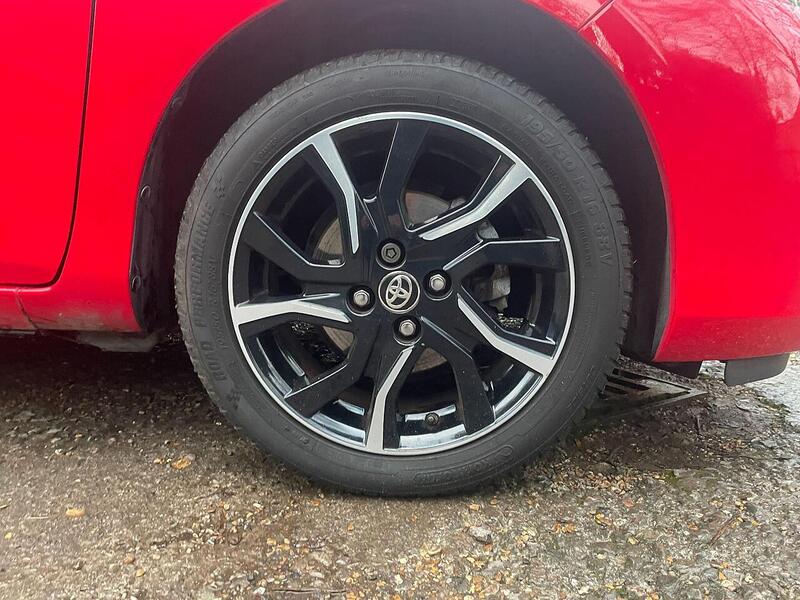 Toyota Yaris 1.33 Dual VVT-i Sport Hatchback 5dr Petrol Manual Euro 5 Euro 5 (99 ps) - U10003549