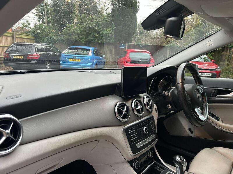 Mercedes-Benz GLA 2.1 GLA200d Sport Euro 6 (s/s) 5dr - U10003550