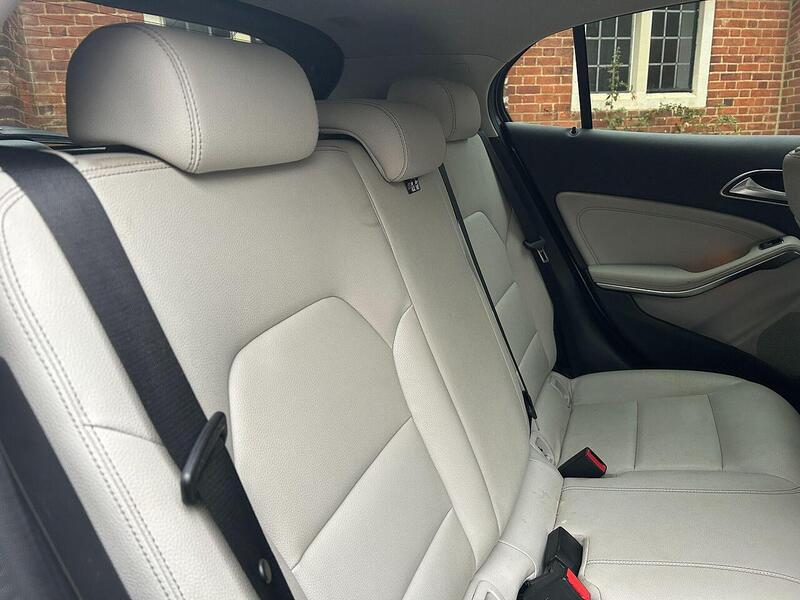 Mercedes-Benz GLA 2.1 GLA200d Sport Euro 6 (s/s) 5dr - U10003550