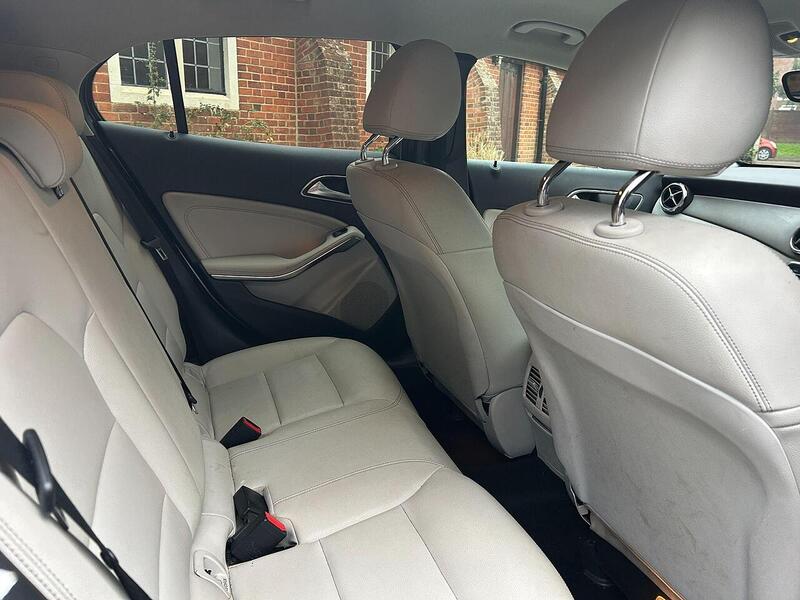 Mercedes-Benz GLA 2.1 GLA200d Sport Euro 6 (s/s) 5dr - U10003550