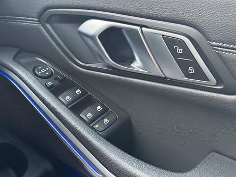 BMW 3 Series 2.0 320d MHT M Sport Saloon 4dr Diesel Hybrid Auto Euro 6 (s/s) (190 ps) - U10003557