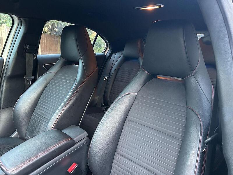 Mercedes-Benz A Class 2.1 A200d AMG Line (Premium) 7G-DCT Euro 6 (s/s) 5dr - U10003563