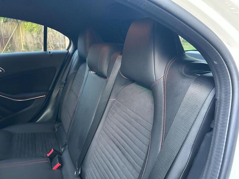 Mercedes-Benz A Class 2.1 A200d AMG Line (Premium) 7G-DCT Euro 6 (s/s) 5dr - U10003563