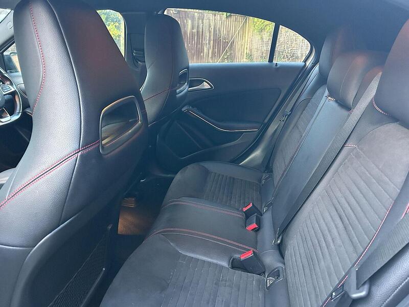 Mercedes-Benz A Class 2.1 A200d AMG Line (Premium) 7G-DCT Euro 6 (s/s) 5dr - U10003563