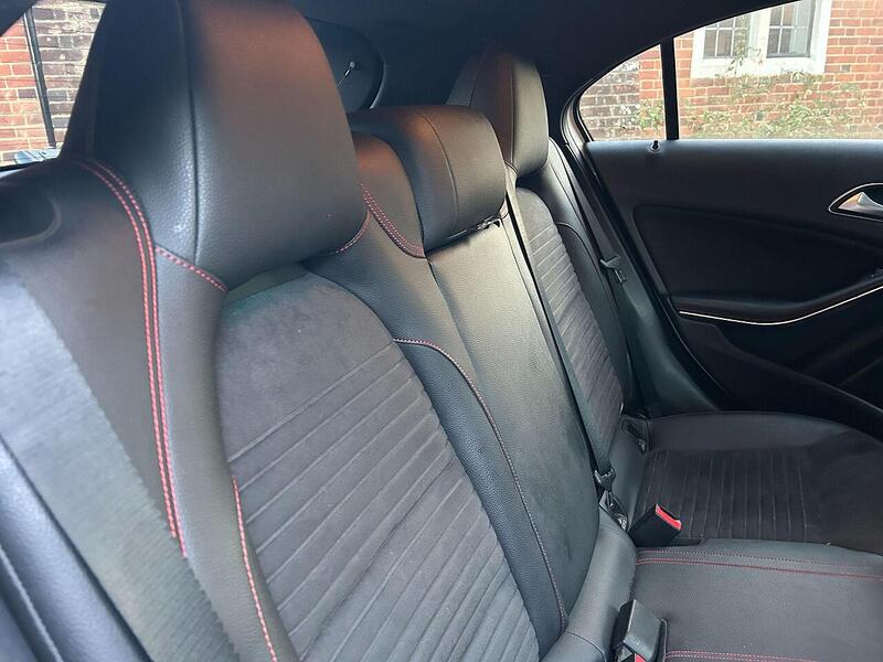 Mercedes-Benz A Class 2.1 A200d AMG Line (Premium) 7G-DCT Euro 6 (s/s) 5dr - U10003563