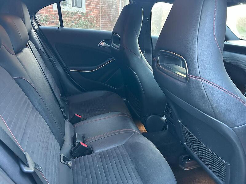 Mercedes-Benz A Class 2.1 A200d AMG Line (Premium) 7G-DCT Euro 6 (s/s) 5dr - U10003563