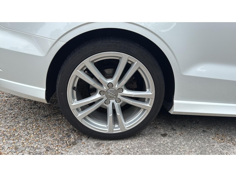 Audi A3 Cabriolet 1.6 TDI S line Euro 6 (s/s) 2dr - U10003573