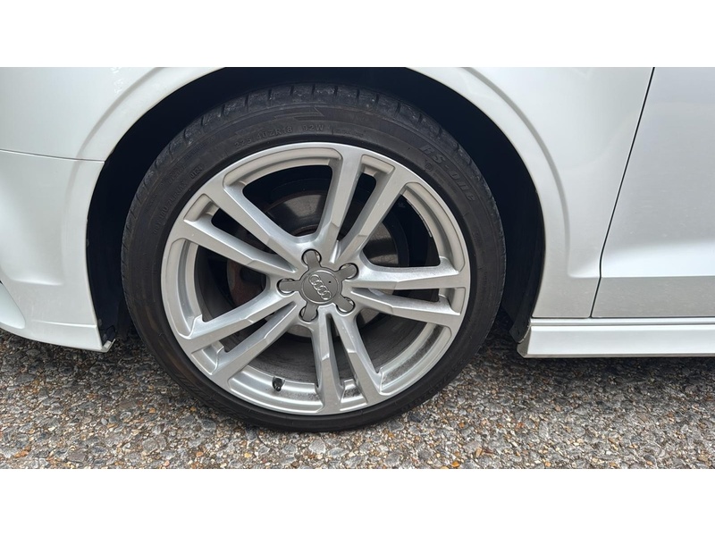 Audi A3 Cabriolet 1.6 TDI S line Euro 6 (s/s) 2dr - U10003573
