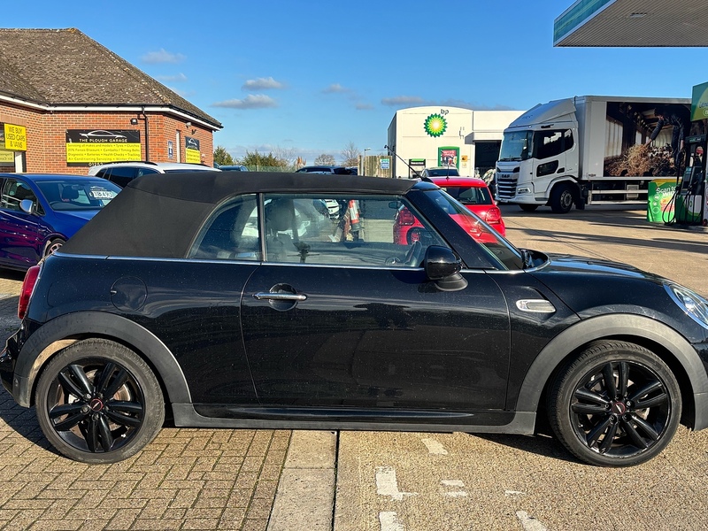 MINI Convertible 1.5 Cooper Sport Convertible 2dr Petrol Manual Euro 6 (s/s) (136 ps) - U10003586