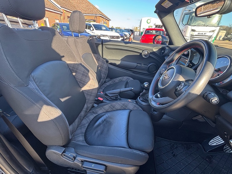 MINI Convertible 1.5 Cooper Sport Convertible 2dr Petrol Manual Euro 6 (s/s) (136 ps) - U10003586