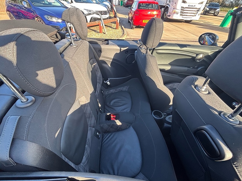 MINI Convertible 1.5 Cooper Sport Convertible 2dr Petrol Manual Euro 6 (s/s) (136 ps) - U10003586