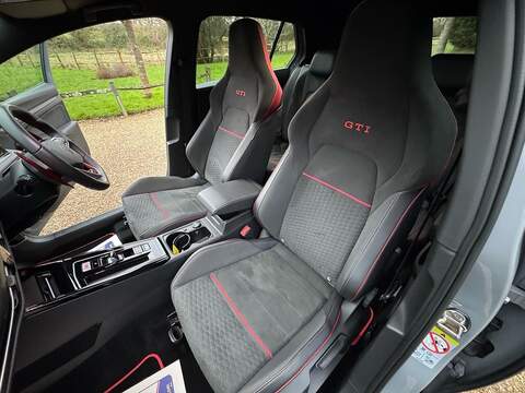 Volkswagen Golf 2.0 TSI GTI Clubsport Hatchback 5dr Petrol DSG Euro 6 (s/s) (300 ps) - U10003594