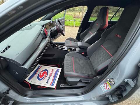 Volkswagen Golf 2.0 TSI GTI Clubsport Hatchback 5dr Petrol DSG Euro 6 (s/s) (300 ps) - U10003594