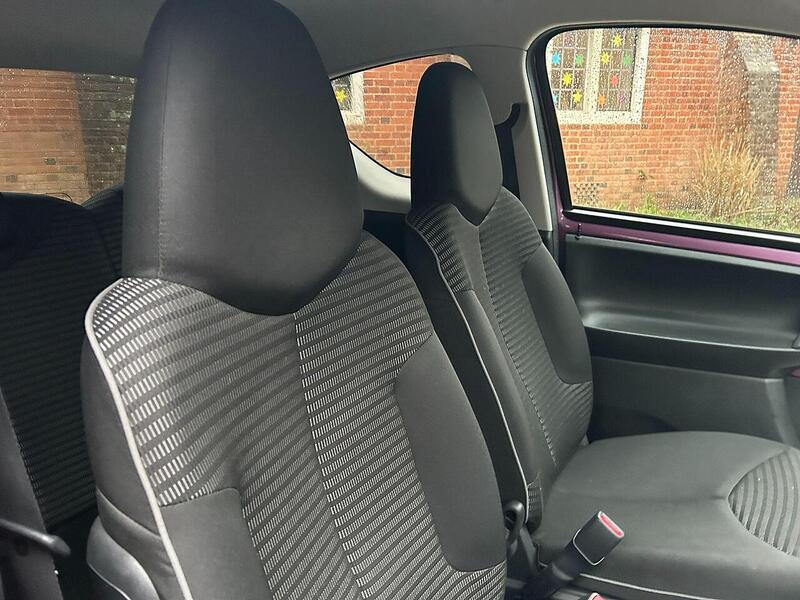 Peugeot 107 1.0 12V Allure Hatchback 3dr Petrol Manual Euro 5 (68 ps) - U10003603