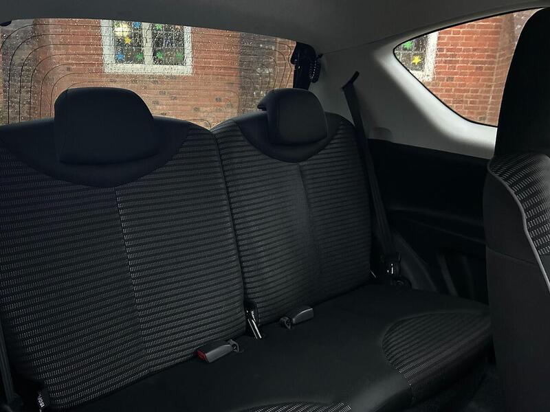 Peugeot 107 1.0 12V Allure Hatchback 3dr Petrol Manual Euro 5 (68 ps) - U10003603