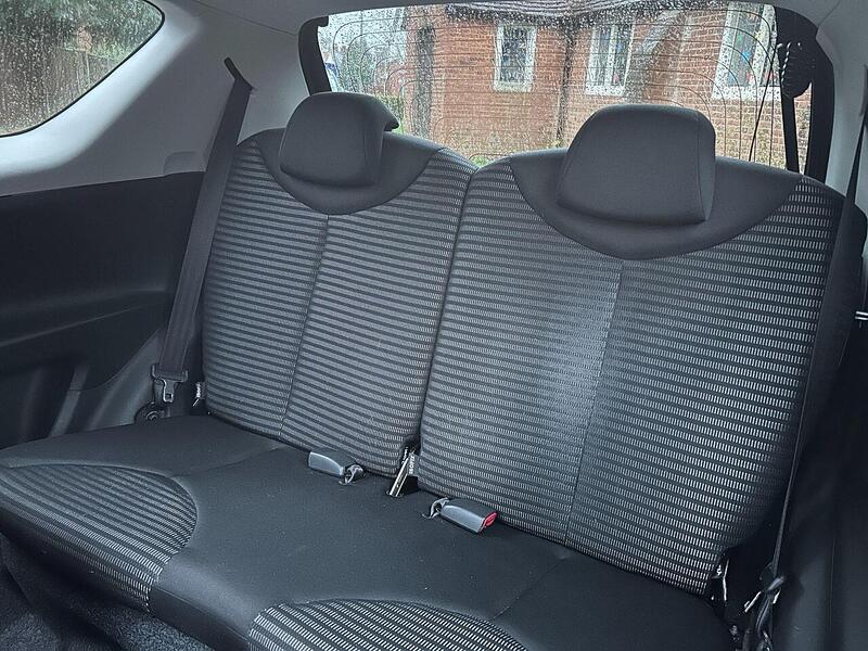 Peugeot 107 1.0 12V Allure Hatchback 3dr Petrol Manual Euro 5 (68 ps) - U10003603