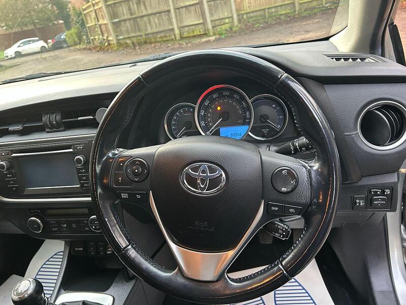 Toyota Auris 1.6 V-Matic Icon Plus Hatchback 5dr Petrol Manual Euro 5 (132 ps) - U10003606