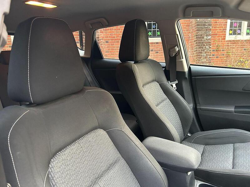 Toyota Auris 1.6 V-Matic Icon Plus Hatchback 5dr Petrol Manual Euro 5 (132 ps) - U10003606