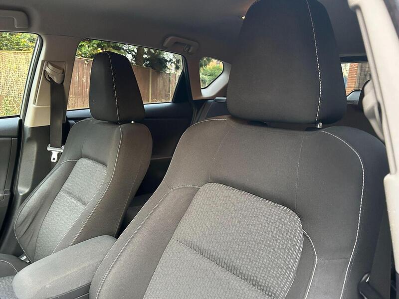 Toyota Auris 1.6 V-Matic Icon Plus Hatchback 5dr Petrol Manual Euro 5 (132 ps) - U10003606