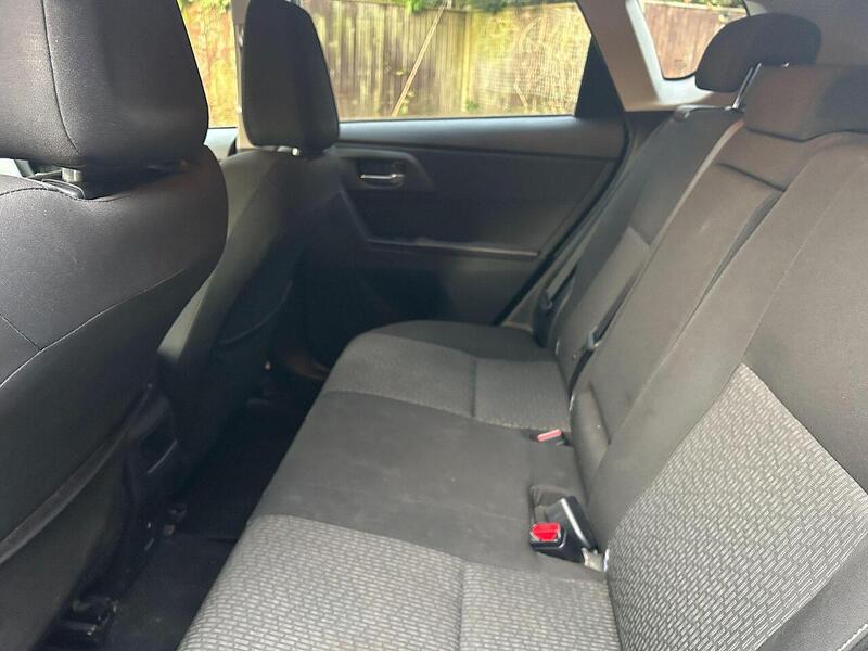 Toyota Auris 1.6 V-Matic Icon Plus Hatchback 5dr Petrol Manual Euro 5 (132 ps) - U10003606