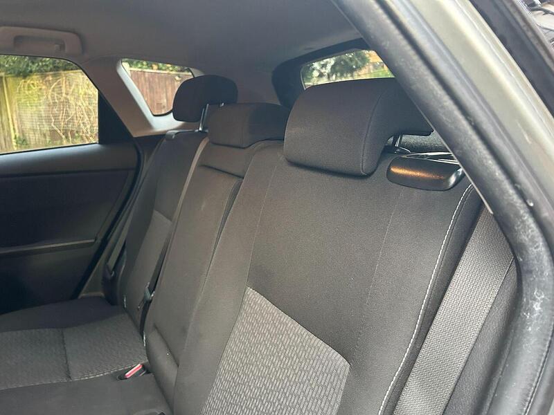 Toyota Auris 1.6 V-Matic Icon Plus Hatchback 5dr Petrol Manual Euro 5 (132 ps) - U10003606