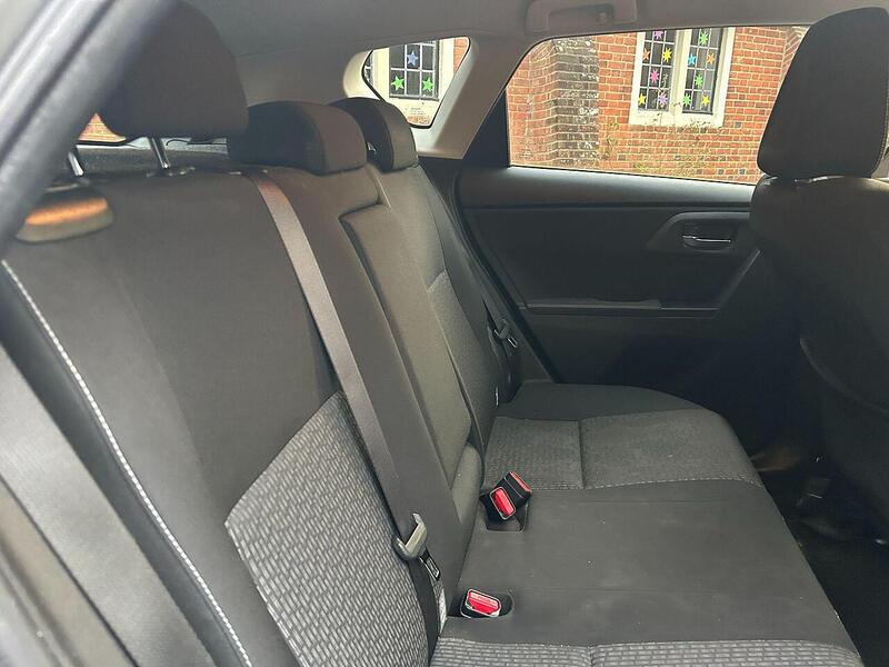 Toyota Auris 1.6 V-Matic Icon Plus Hatchback 5dr Petrol Manual Euro 5 (132 ps) - U10003606