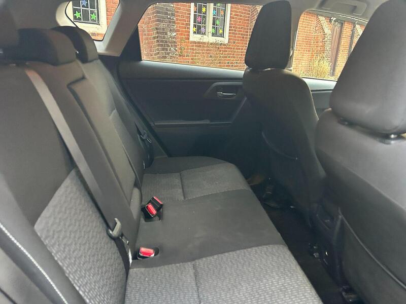 Toyota Auris 1.6 V-Matic Icon Plus Hatchback 5dr Petrol Manual Euro 5 (132 ps) - U10003606