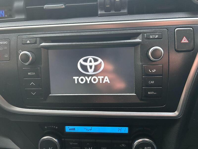 Toyota Auris 1.6 V-Matic Icon Plus Hatchback 5dr Petrol Manual Euro 5 (132 ps) - U10003606