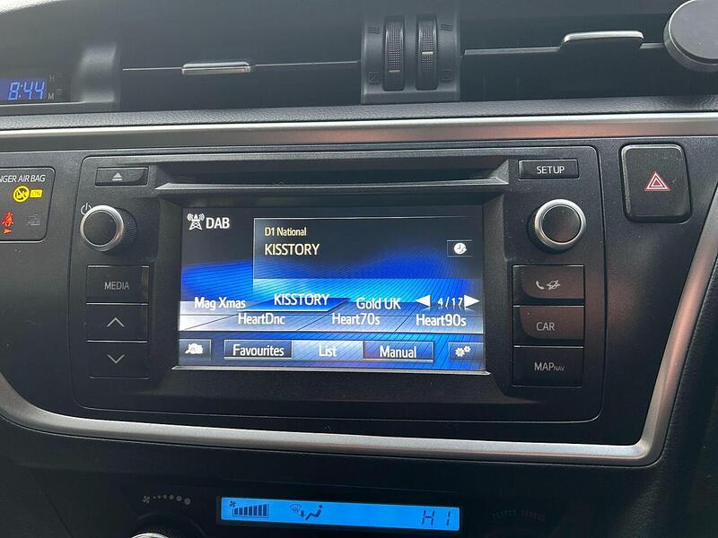 Toyota Auris 1.6 V-Matic Icon Plus Hatchback 5dr Petrol Manual Euro 5 (132 ps) - U10003606