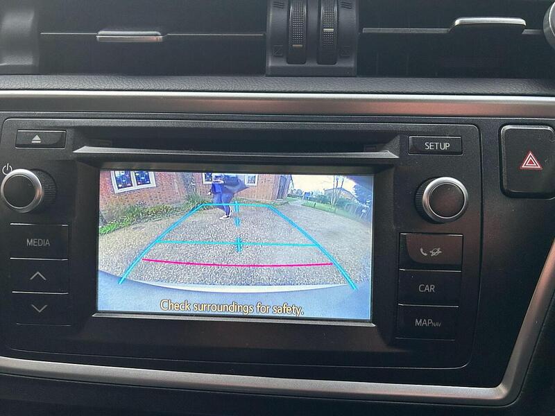 Toyota Auris 1.6 V-Matic Icon Plus Hatchback 5dr Petrol Manual Euro 5 (132 ps) - U10003606