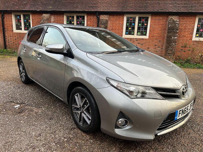 Toyota Auris 1.6 V-Matic Icon Plus Hatchback 5dr Petrol Manual Euro 5 (132 ps) - U10003606