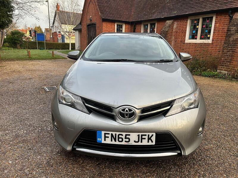 Toyota Auris 1.6 V-Matic Icon Plus Hatchback 5dr Petrol Manual Euro 5 (132 ps) - U10003606