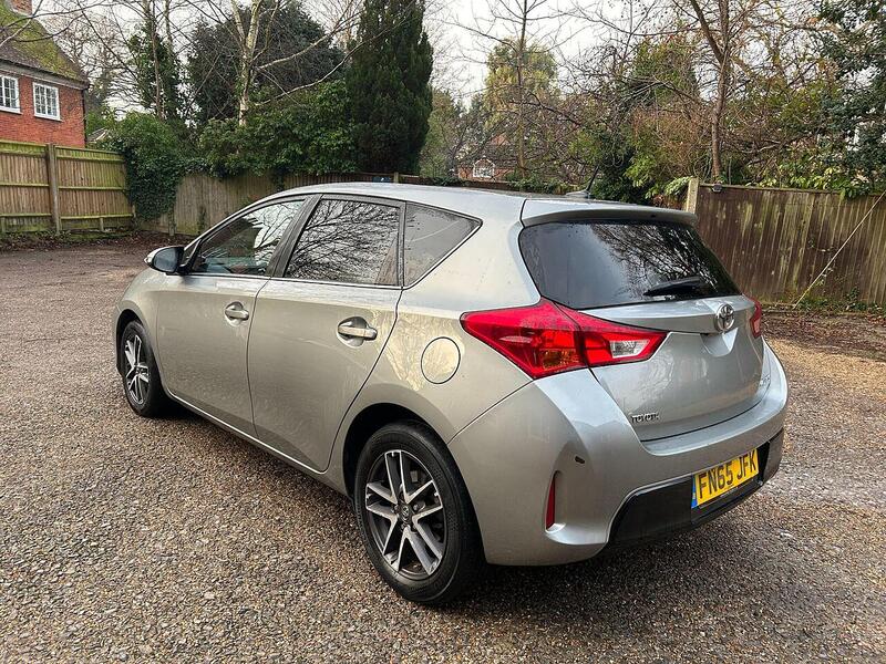 Toyota Auris 1.6 V-Matic Icon Plus Hatchback 5dr Petrol Manual Euro 5 (132 ps) - U10003606