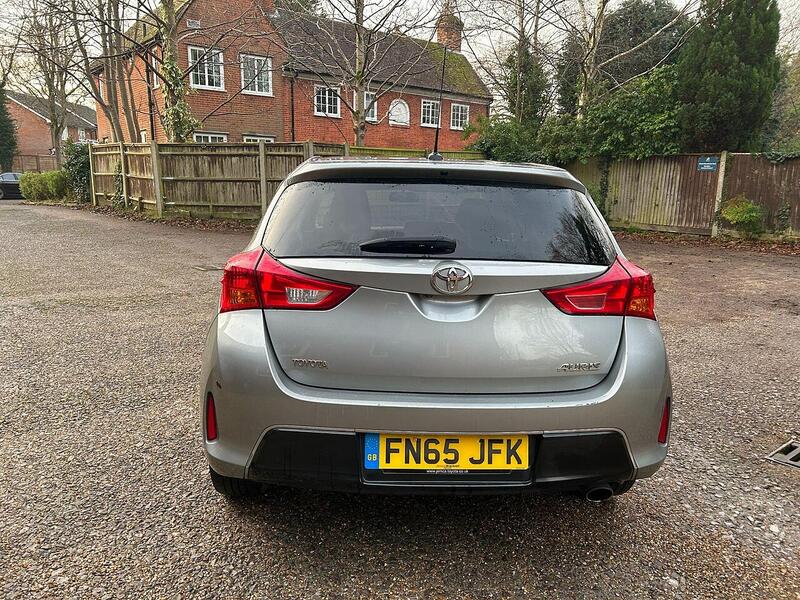 Toyota Auris 1.6 V-Matic Icon Plus Hatchback 5dr Petrol Manual Euro 5 (132 ps) - U10003606