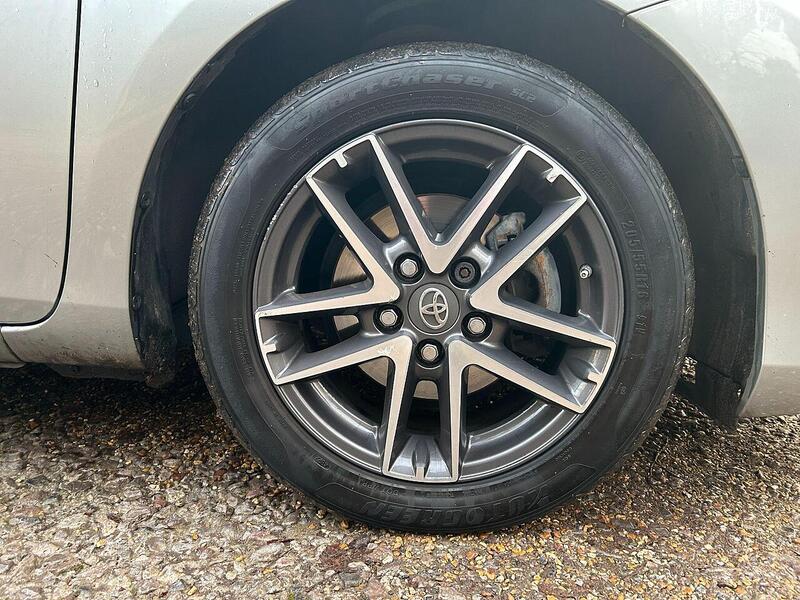 Toyota Auris 1.6 V-Matic Icon Plus Hatchback 5dr Petrol Manual Euro 5 (132 ps) - U10003606
