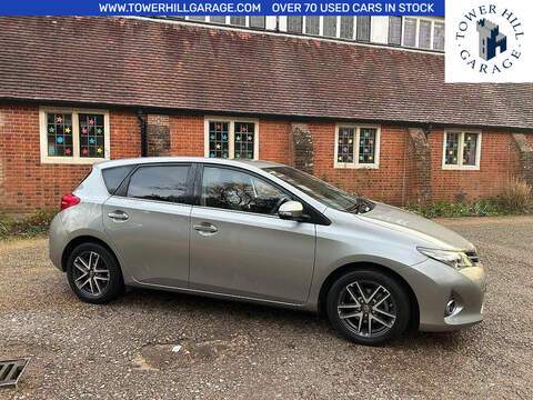 Toyota Auris 1.2 TSI BlueMotion Tech SE Hatchback 3dr Petrol Manual Euro 6 (s/s) (90 ps)