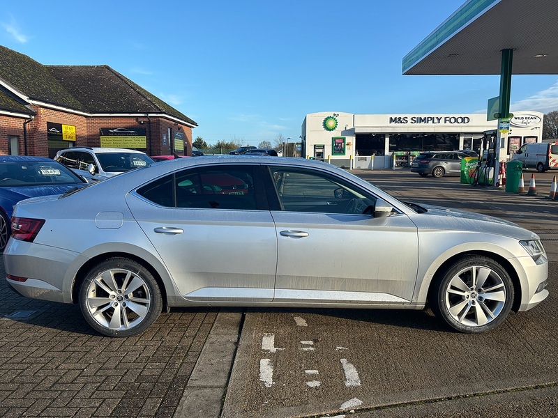 Skoda Superb 2.0 TDI SE L Executive Estate 5dr Diesel DSG 4WD Euro 6 (s/s) (190 ps) - U10003620