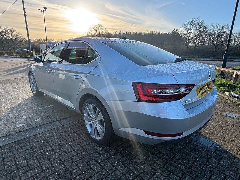 Skoda Superb 2.0 TDI SE L Executive Estate 5dr Diesel DSG 4WD Euro 6 (s/s) (190 ps) - U10003620