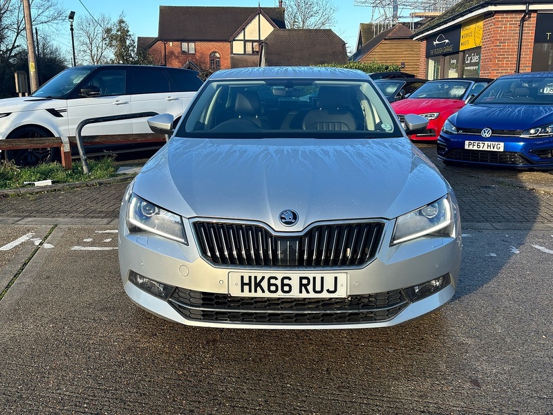 Skoda Superb 2.0 TDI SE L Executive Estate 5dr Diesel DSG 4WD Euro 6 (s/s) (190 ps) - U10003620