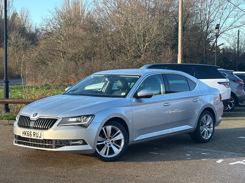 Skoda Superb 2.0 TDI SE L Executive Estate 5dr Diesel DSG 4WD Euro 6 (s/s) (190 ps) - U10003620