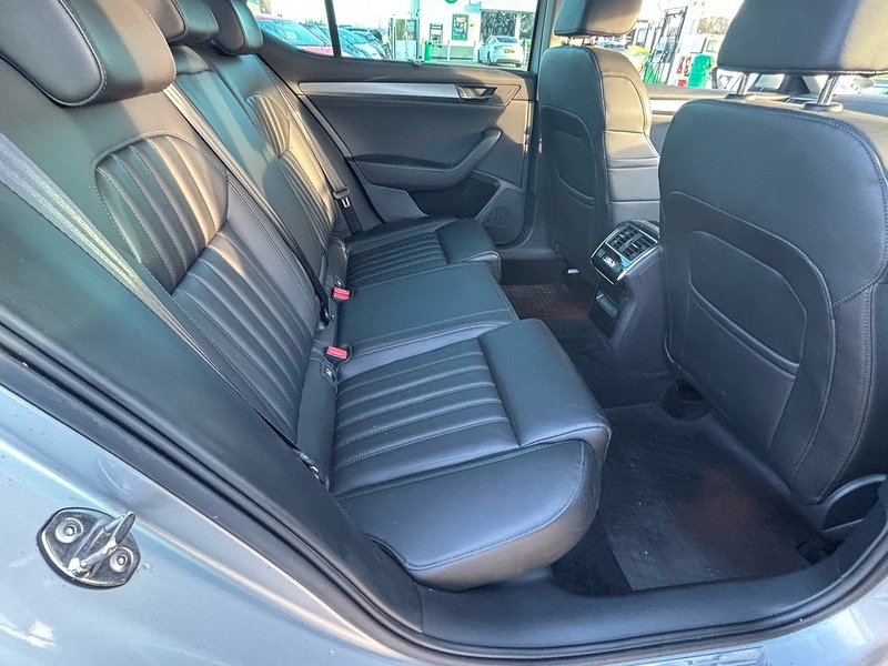 Skoda Superb 2.0 TDI SE L Executive Estate 5dr Diesel DSG 4WD Euro 6 (s/s) (190 ps) - U10003620