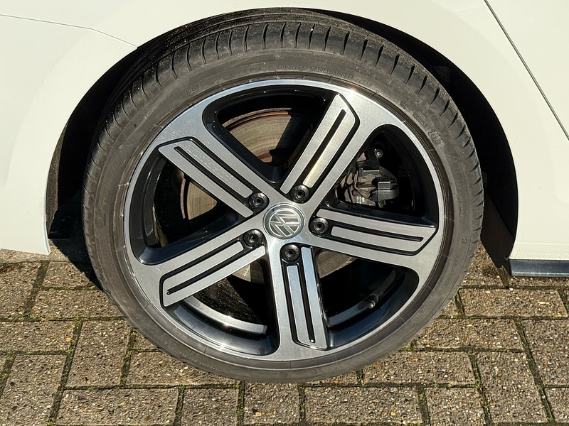 Volkswagen Golf 2.0 TSI BlueMotion Tech R Estate 5dr Petrol DSG 4Motion Euro 6 (s/s) (310 ps) - U10003626